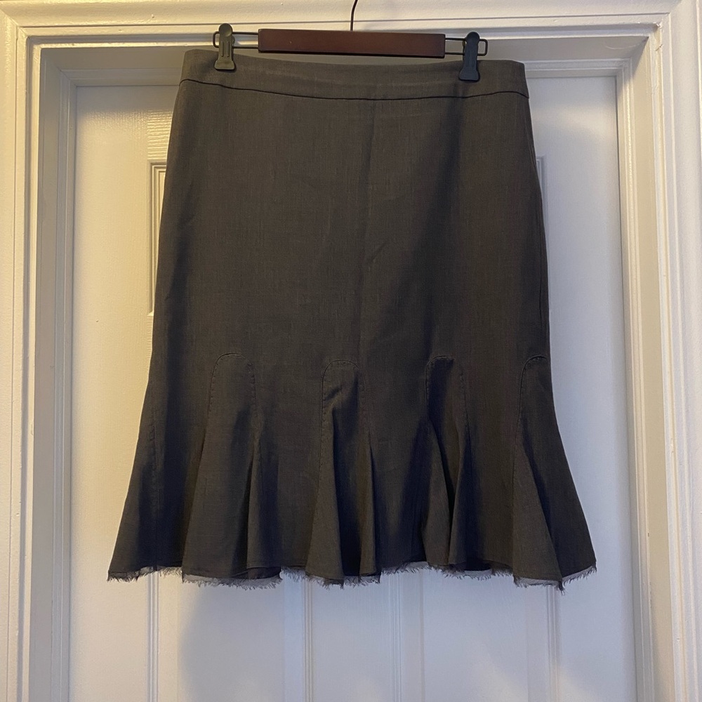 Tahari Grey Trumpet Skirt Knee-Length Pleated